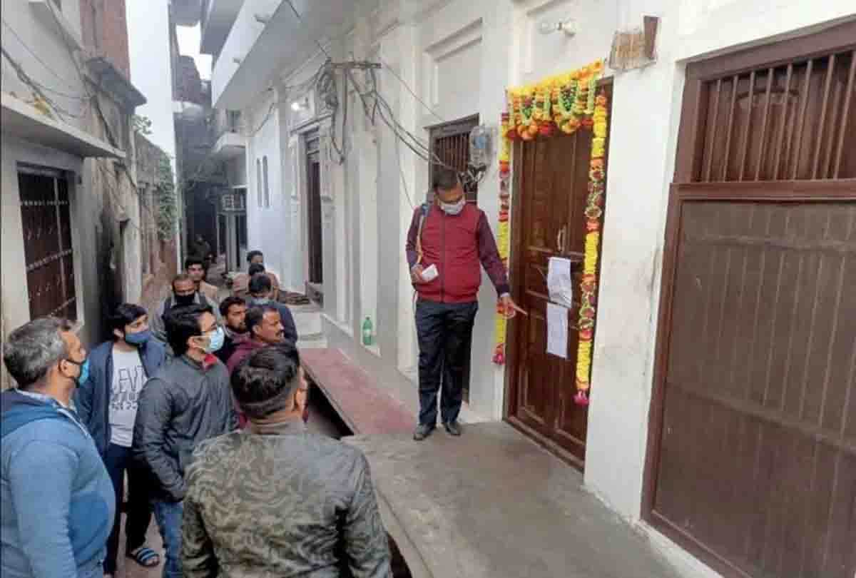 Tax Raid : 110 crore cash, 275 kg gold and silver found