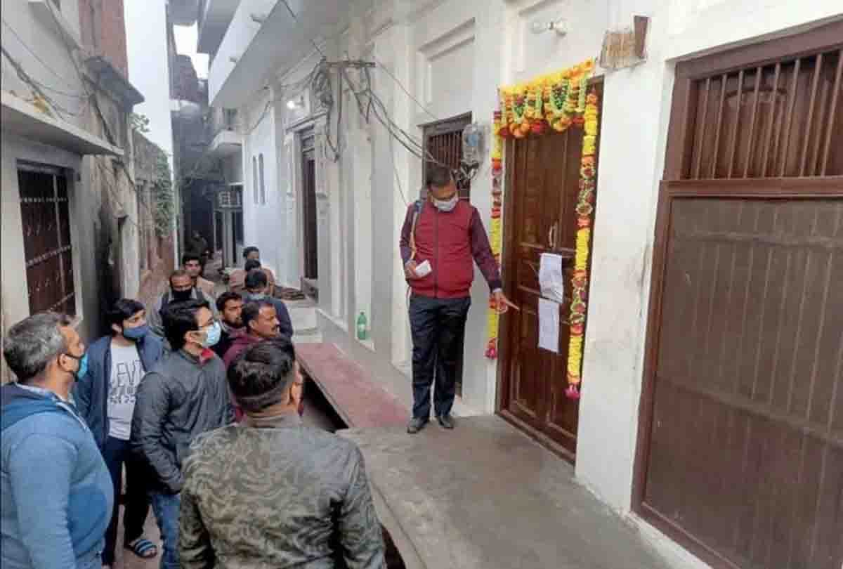 Tax Raid : 110 crore cash, 275 kg gold and silver found