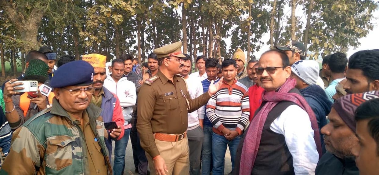 Villagers furious due to illegal sand mining, protested by blocking the road