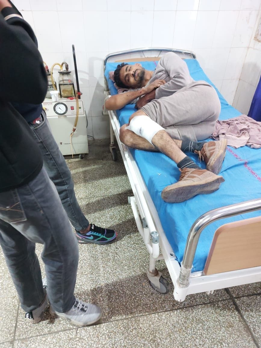 The attackers escaped after beating and snatching two lakh rupees and gold chain