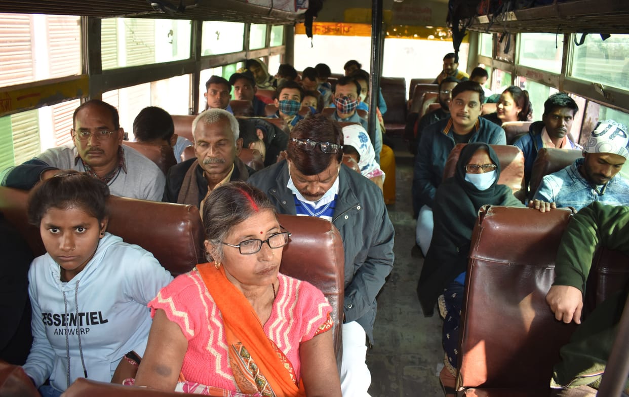 fathepur news,Drivers, operators of buses doing duty without masks
