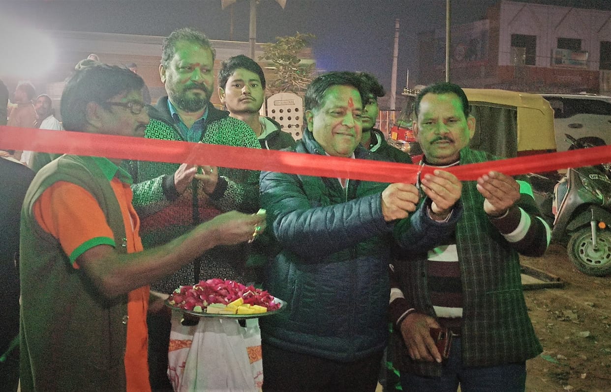 Hathras: Chairman inaugurated the exhibition by cutting lace