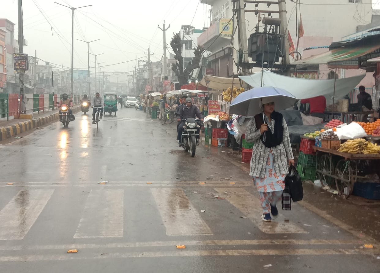 The mood of the weather changed due to drizzle, there was mist in the sky