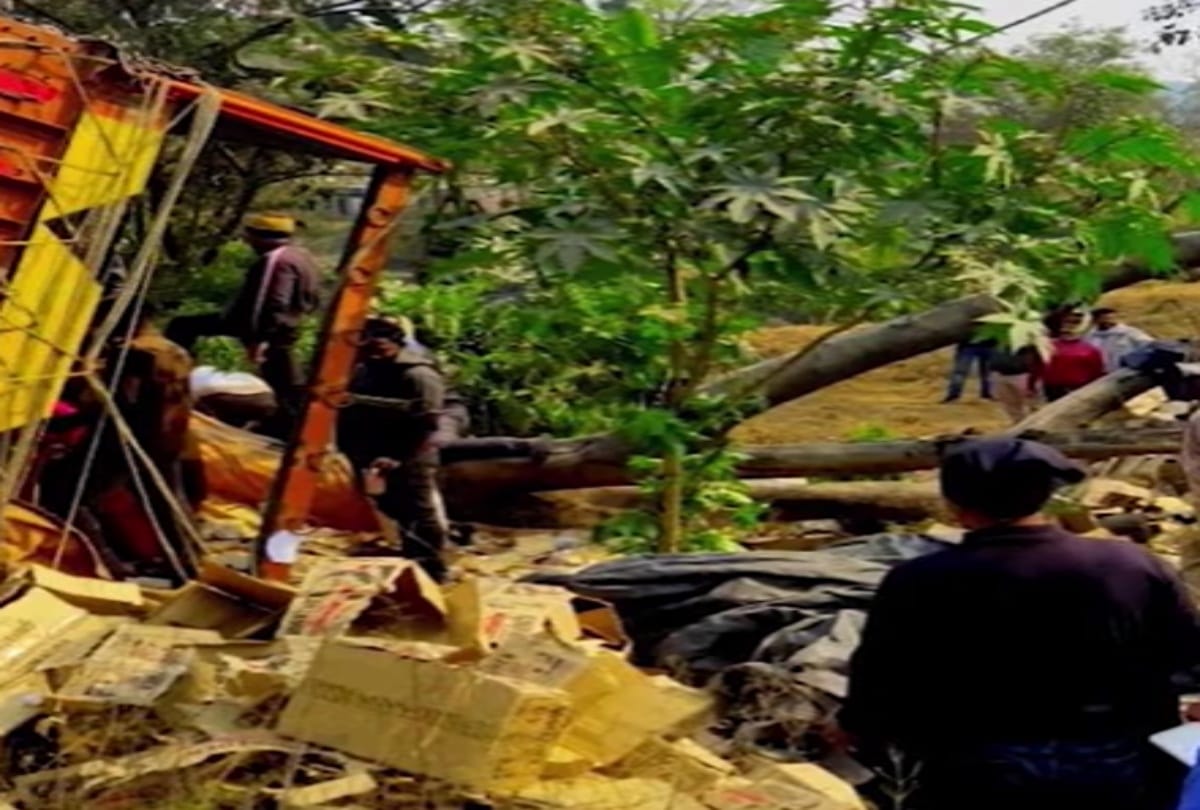Jharkhand Beer loaded truck overturns in Ranchi police said assessment of damage is being done