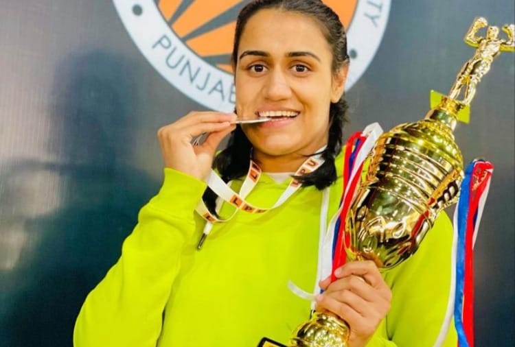 Boxer Sivi Bura won silver medal in All India Inter University