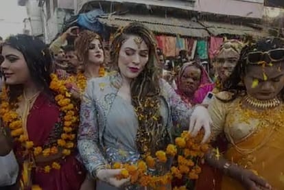Chhatarpur: For the happiness of the people, the Kalash Yatra of eunuchs came out in the city for the first time, people welcomed