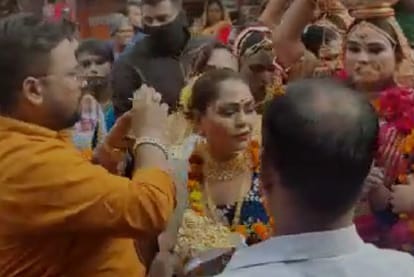 Chhatarpur: For the happiness of the people, the Kalash Yatra of eunuchs came out in the city for the first time, people welcomed
