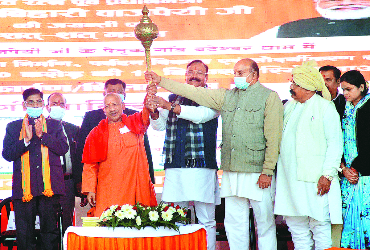Chief Minister Yogi Adityanath addresses public meeting in Bateshwar Agra