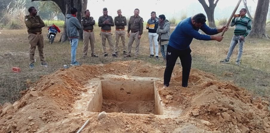 fathepur news,Two sides came face to face when digging a grave on the disputed land
