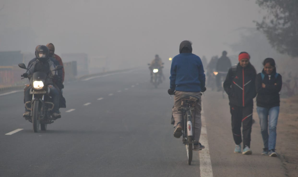 Outbreak of fog with cold wave, speed of vehicles slowed down, three died due to cold