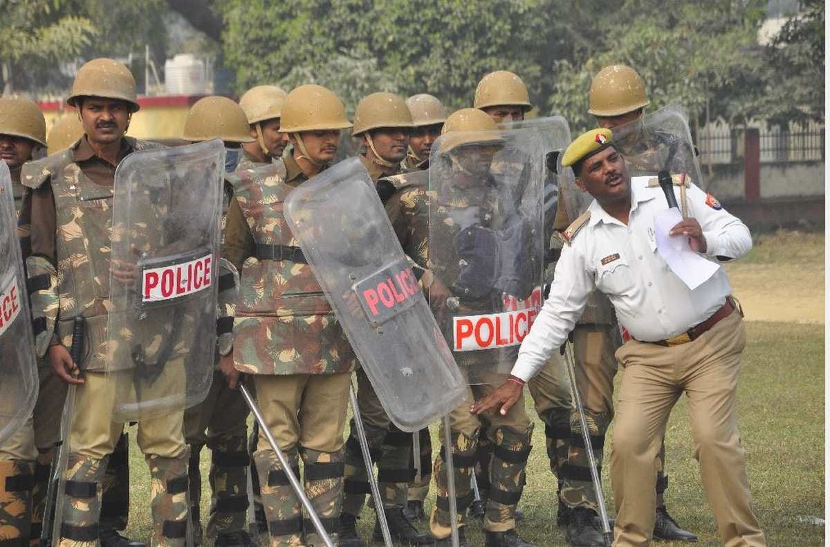 Riot in police line Jaunpur two injured and one killed mock drill lasted for an hour