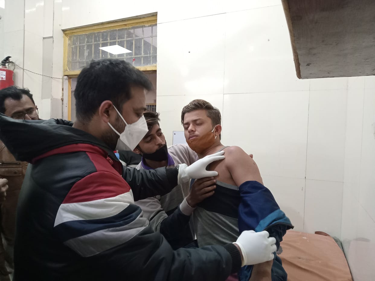 College staff and trainees beaten up, eight injured, office superintendent gave tahrir against 28 people