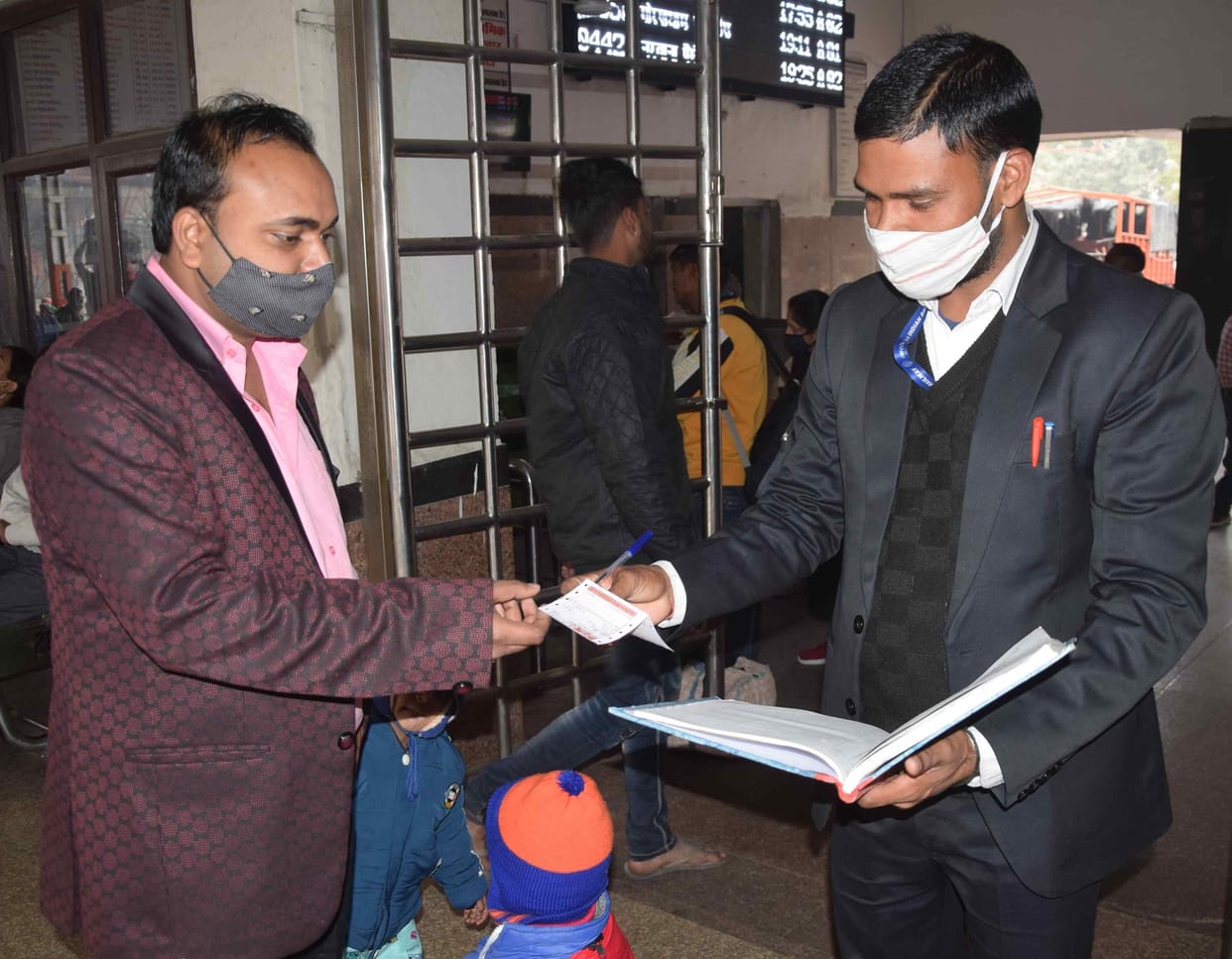 30 passengers returned from abroad are not known, railways does not have staff