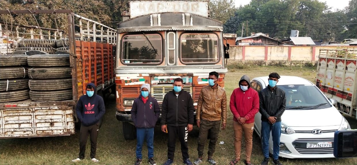 fathepur news,Eight miscreants caught with looted tires