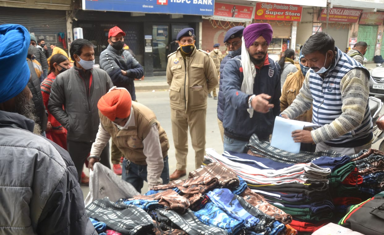 Solan MC removes encroachemnt from Solan town roads