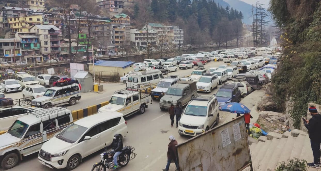Tourists upset due to jam till Manali-Solanganala in the evening