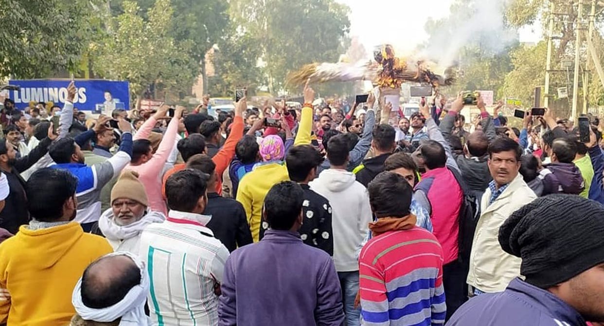 Aligarh: Lodhi community mobilized in support of BJP leader Lalji, burnt effigy