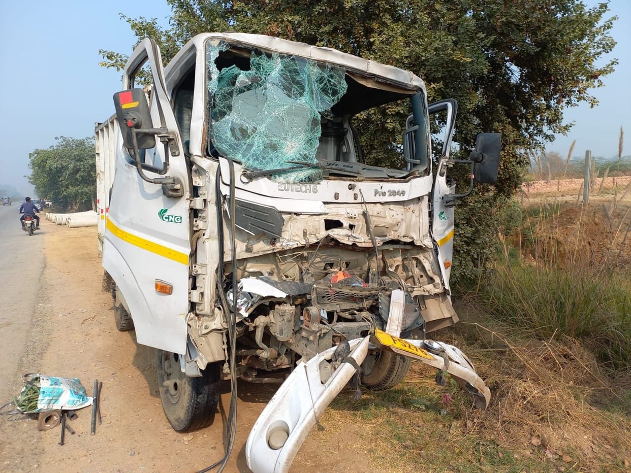 Vehicles collided at two places due to fog, four injured