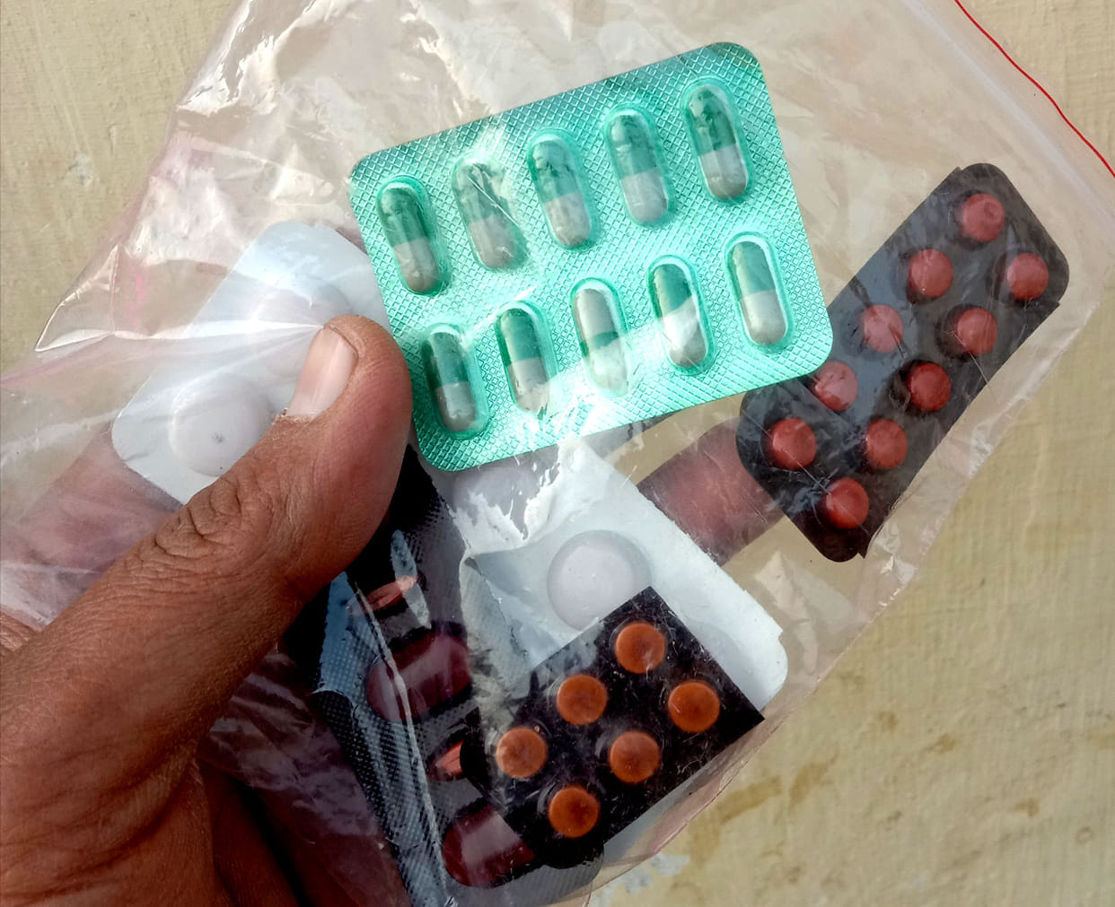 Kits of medicines ready for the treatment of Kovid in children