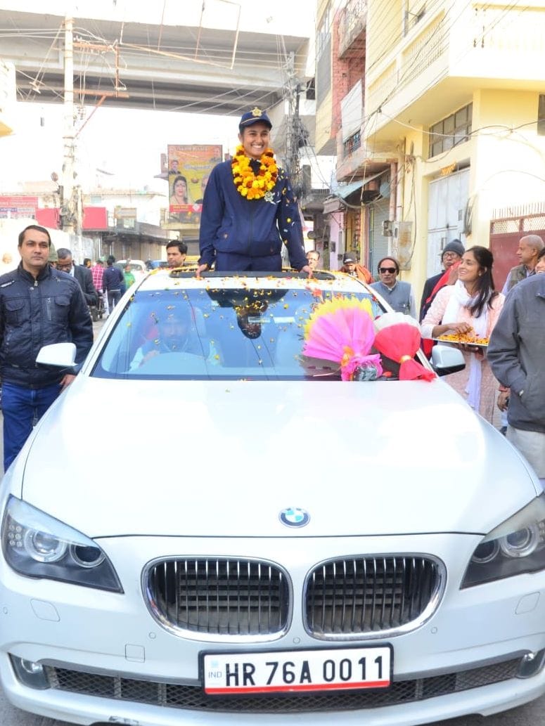 Krishna, daughter of village Khatiwas, became a flying officer in the Air Force
