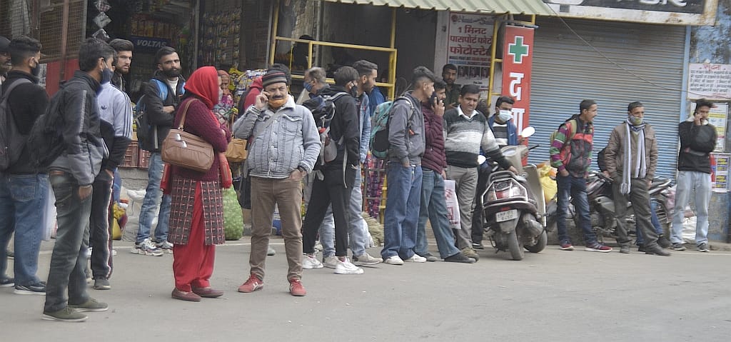 buses went to mandi railly and people facing problem in nahan sirmaur