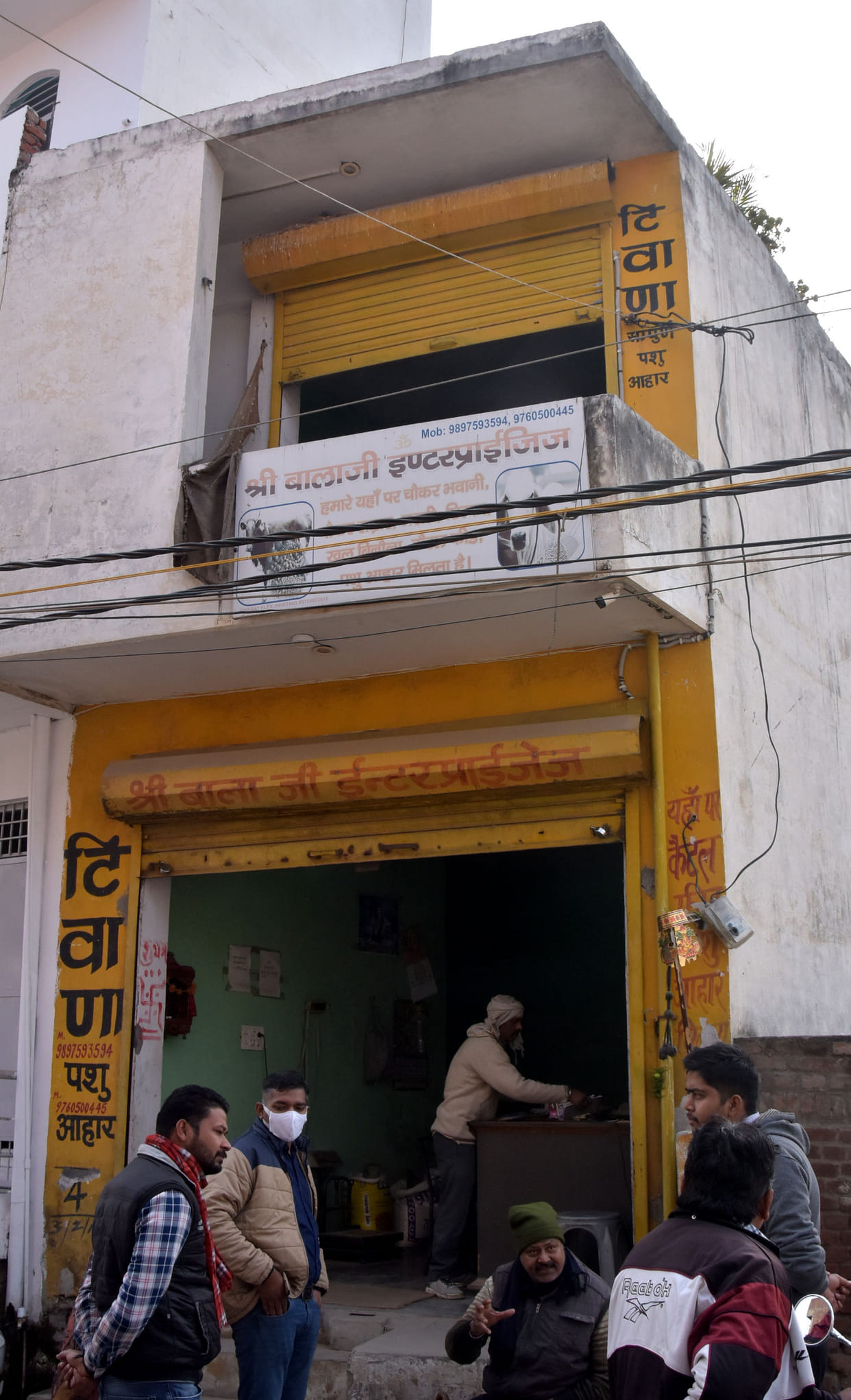 Theft by breaking the locks of the shop near the police post