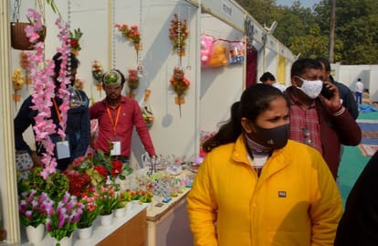 खादी मेला के बाहर का नजारा
