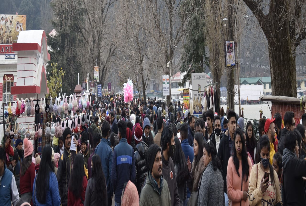 tourist rush in weekend: tourist rush in nainital, 80 percent hotel book, photos