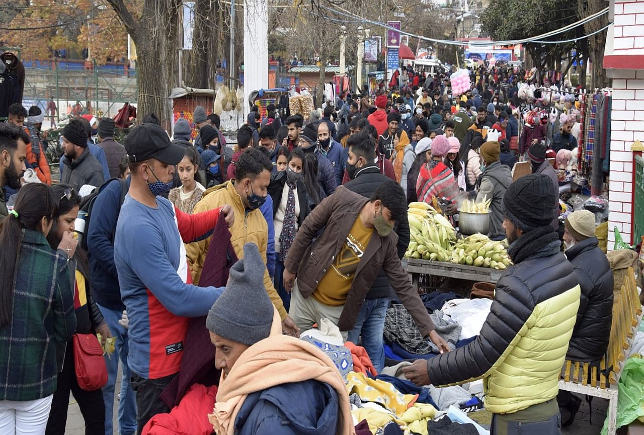 tourist rush in weekend: tourist rush in nainital, 80 percent hotel book, photos