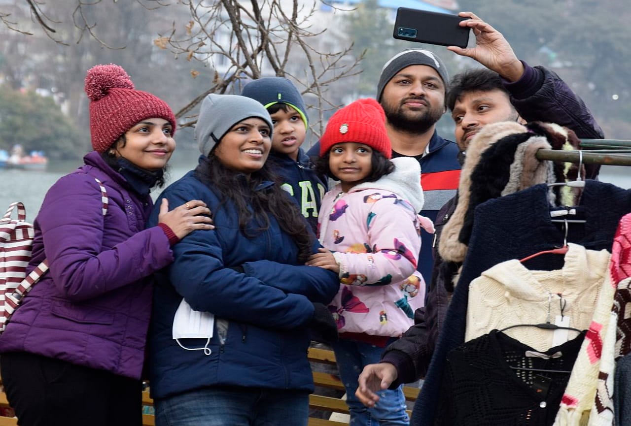 tourist rush in weekend: tourist rush in nainital, 80 percent hotel book, photos
