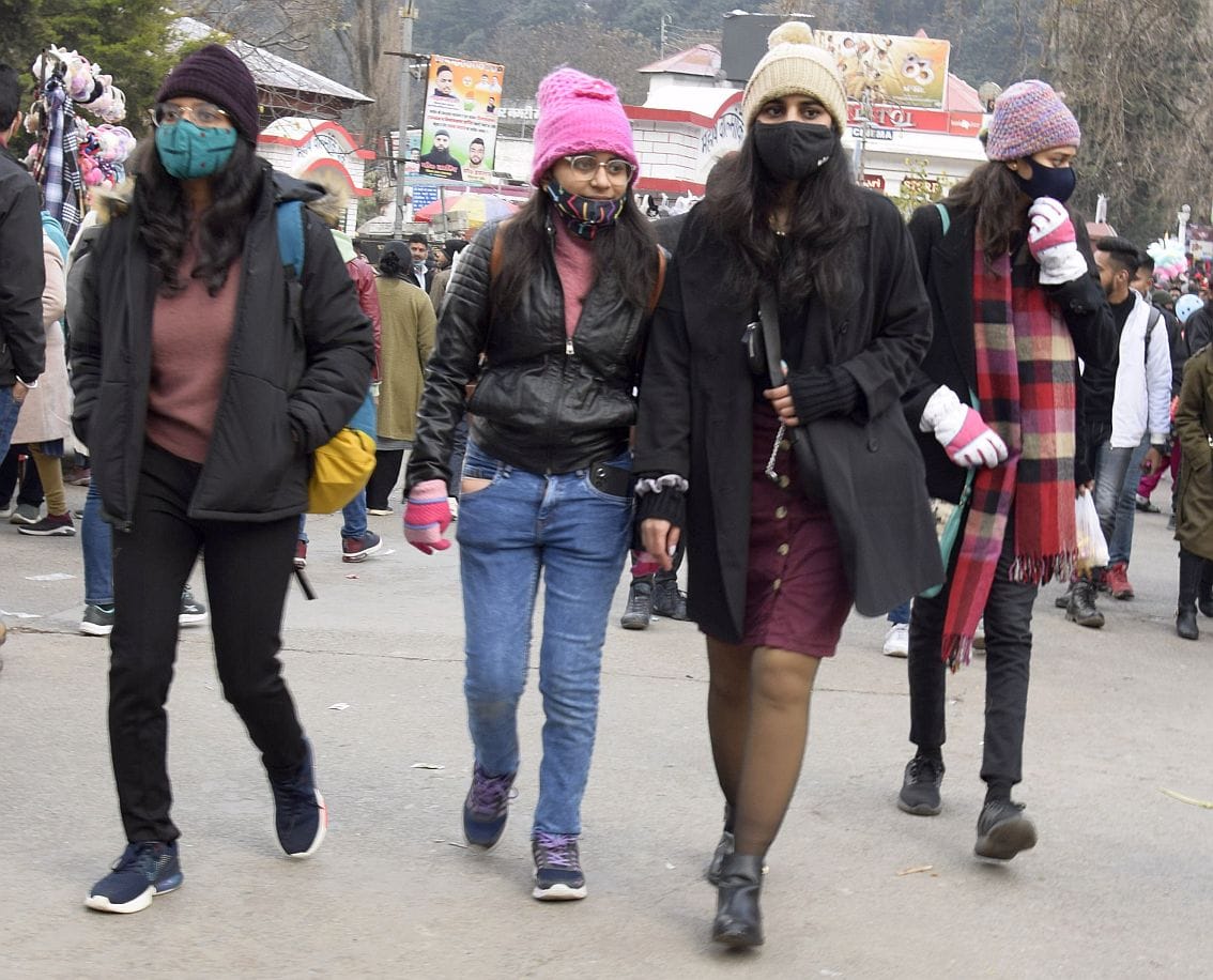 uttarakhand news: Omicron terror on New Year celebration, tourists cancelling booking of resorts and hotels