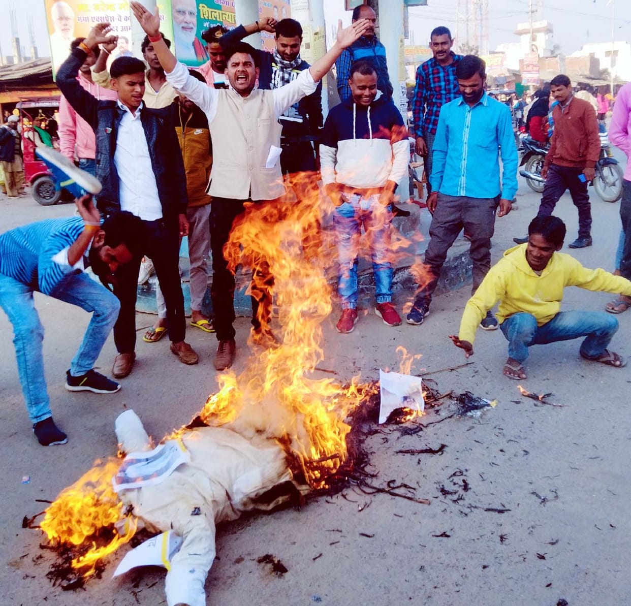 Hindu Yuva Vahini activists burnt Owaisi's effigy