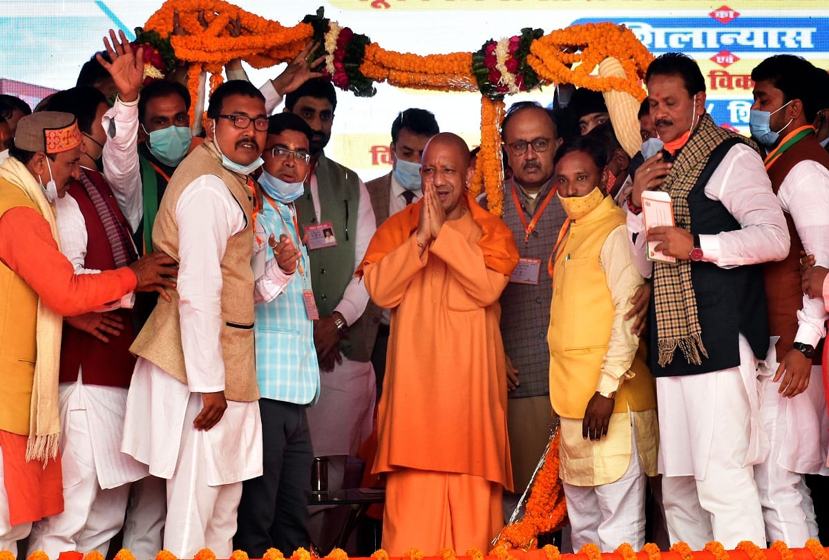 Prayagraj: Close to mafia don on CM Yogi's stage, garlanded CM