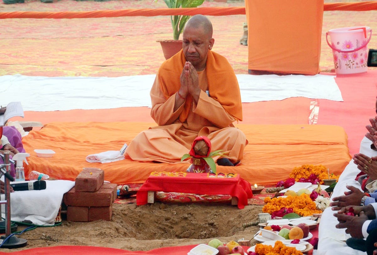 Prayagraj: If the property of the poor, businessman is occupied, then our bulldozer is ready - Yogi Adityanath