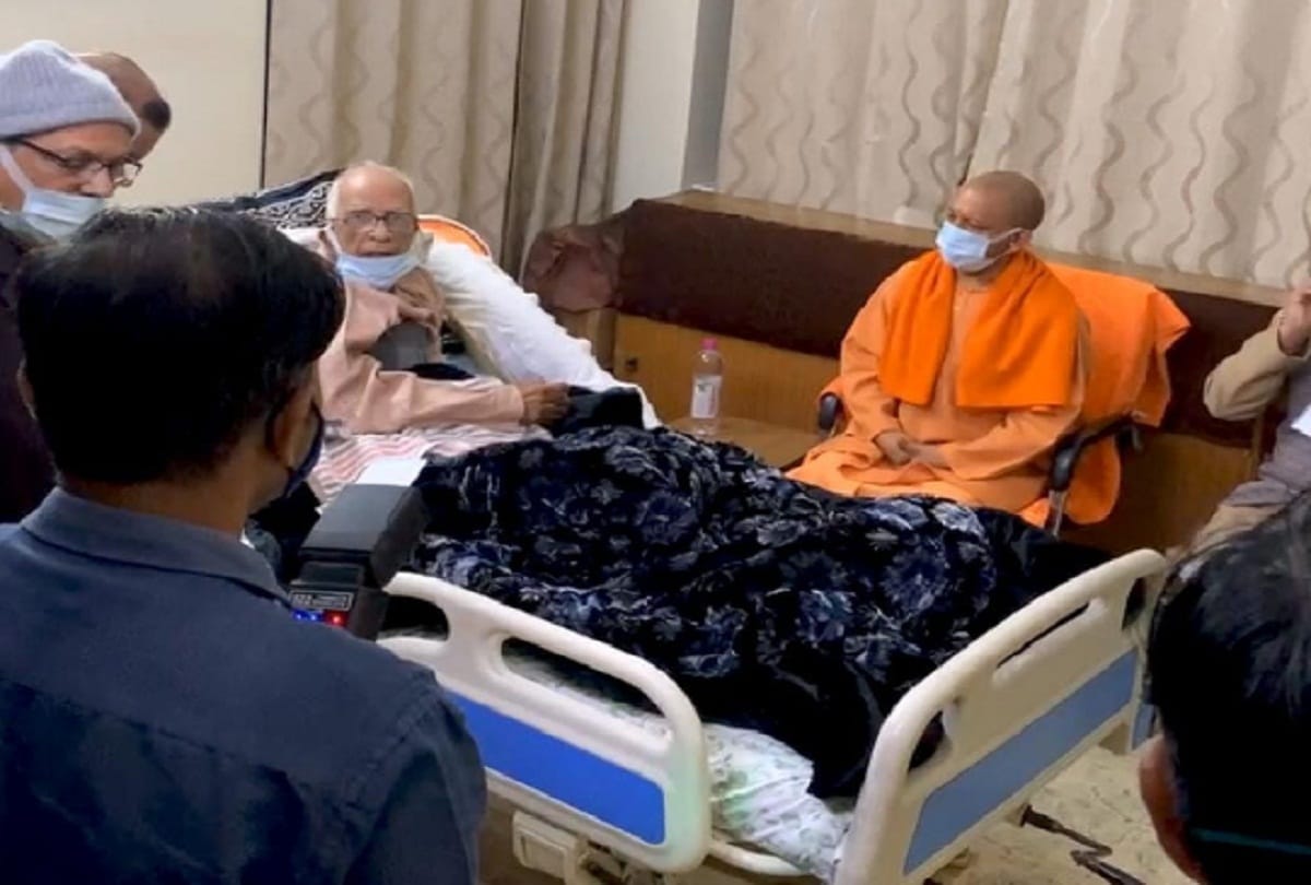Prayagraj: First talk on phone, then CM Yogi Adityanath reached Keshari Nath to meet