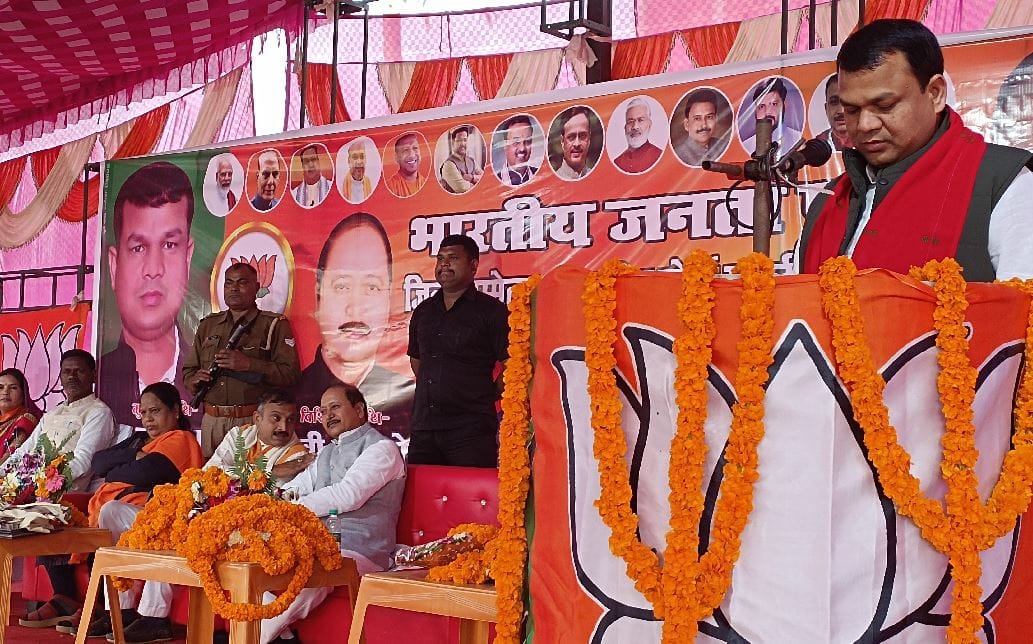 UP Election 2022 yogi Minister Suresh Pasi in jaunpur  said Kisan Samman Nidhi amount will soon be RS 10 thousand