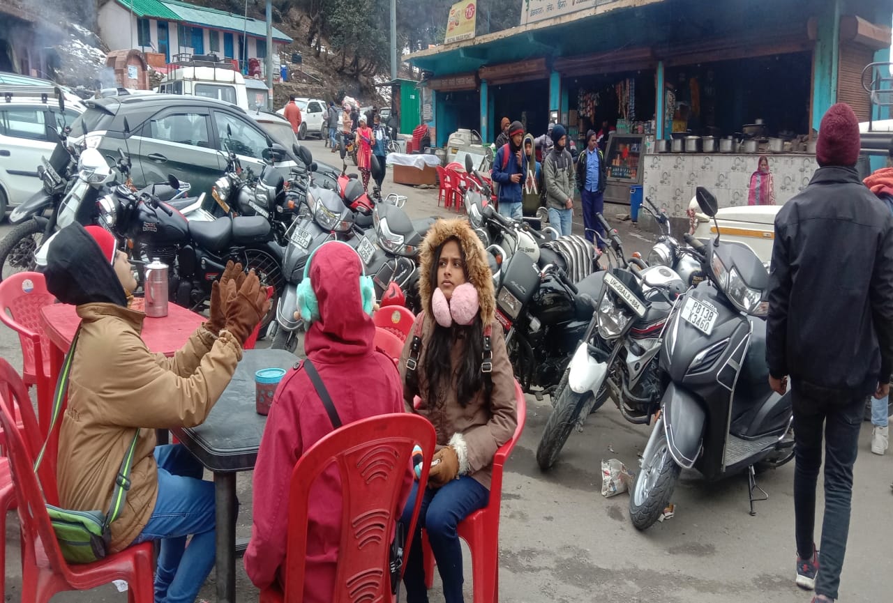 tourist rush in weekend: tourist rush in uttarakhand hill station, see photos