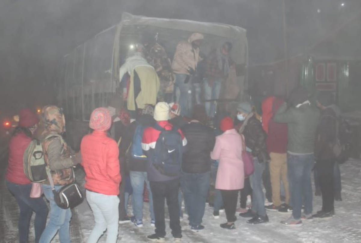 Hundreds of tourists stuck near Changu Lake in Sikkim amid heavy snowfall, rescue operation is on