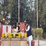 भाजपा नेता ज्योतिरादित्य सिंधिया ने ग्वालियर में रानी लक्ष्मीबाई की समाधि पर पुष्प अर्पित किए