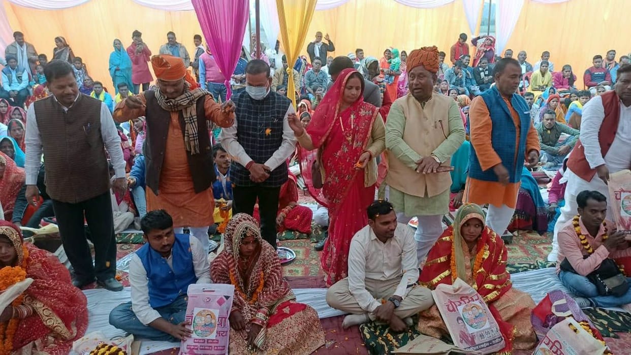 90 pairs married