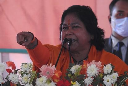 Telangana: 'जो भी भ्रष्टाचार करेगा वह जाएगा जेल', साध्वी निरंजन ज्योति ने सीएम की बेटी कविता पर ली चुटकी Sadhvi Niranjan Jyoti took aim at BRS MLC Kavita and said that whoever commits corruption will go to jail