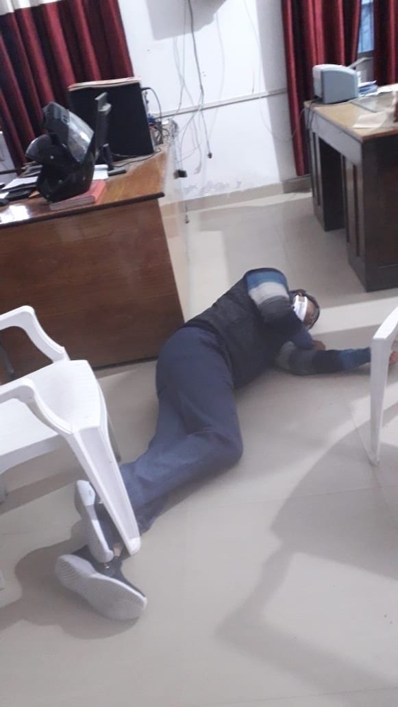 lekha sahayak fainted after pd threat