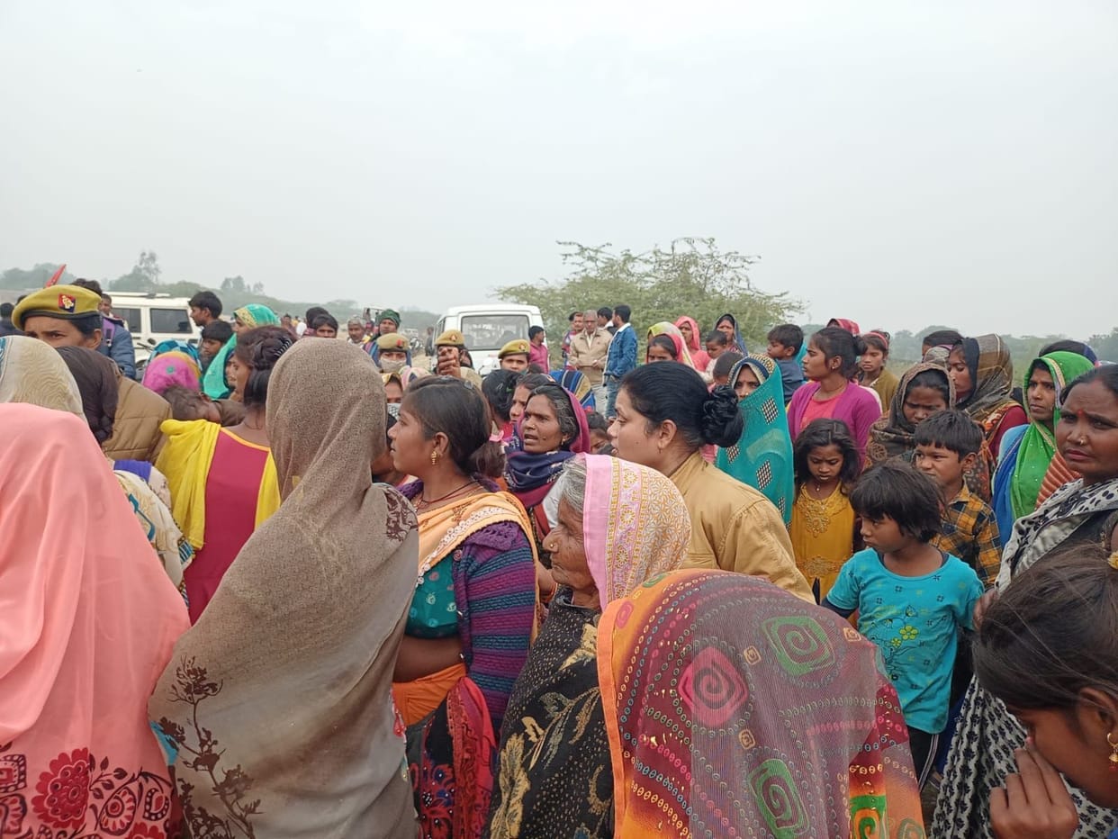 Kanpur Dehat : Shopkeeper accused of conspiracy for misdeeds an innocent, villagers blocked the road