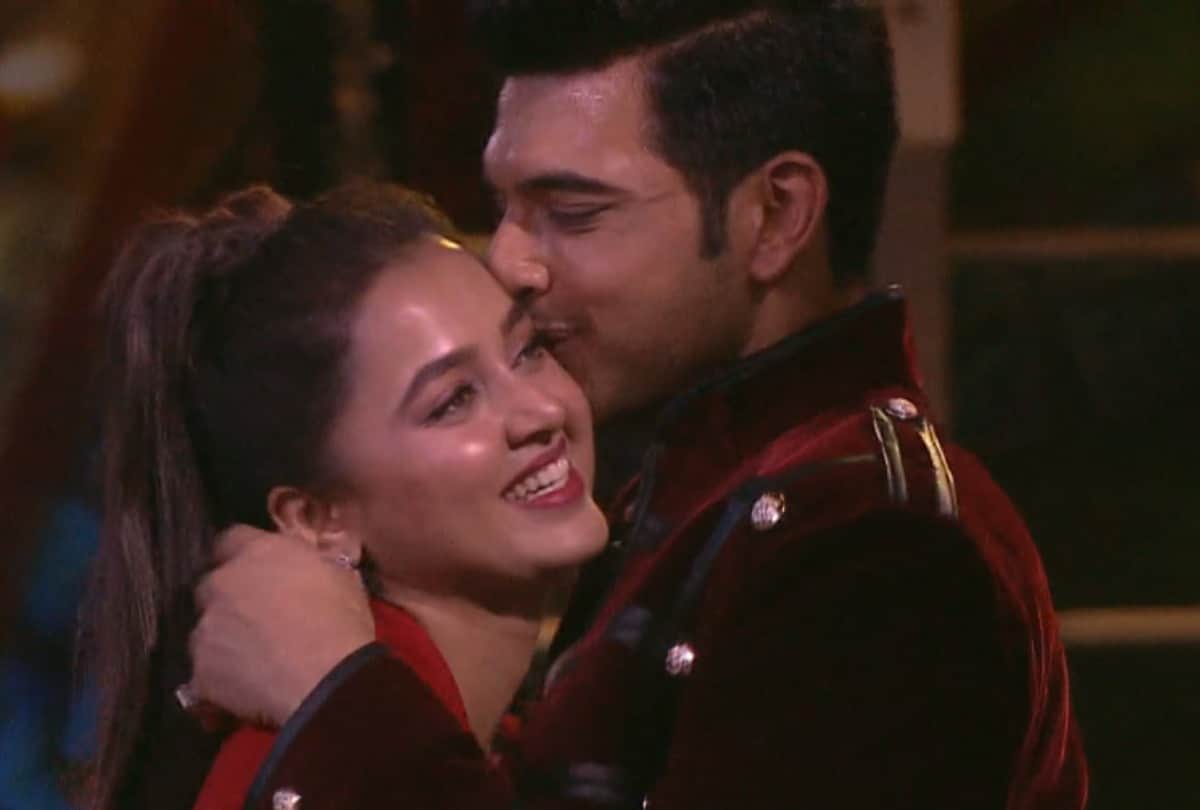 Bigg Boss 15: Karan Kundrra and Tejashwi Prakash relationship got approval from the family the couple jumped with joy