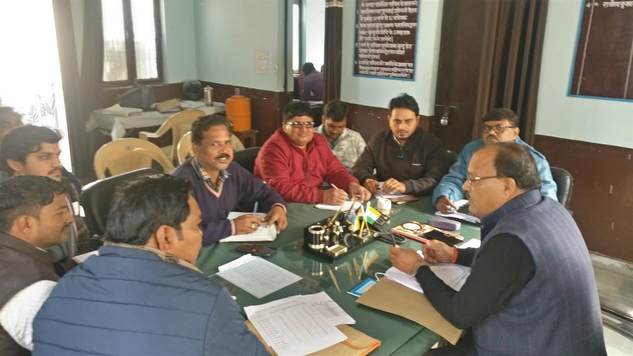 Hathras: Panchayat building and public toilet construction work should be done on priority basis