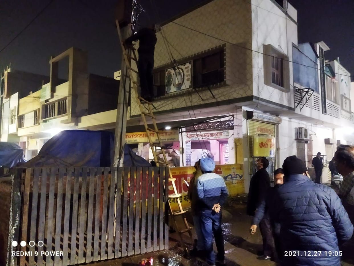 First the work was stopped on the complaint of illegal occupation, now the team cut the connection due to theft of electricity