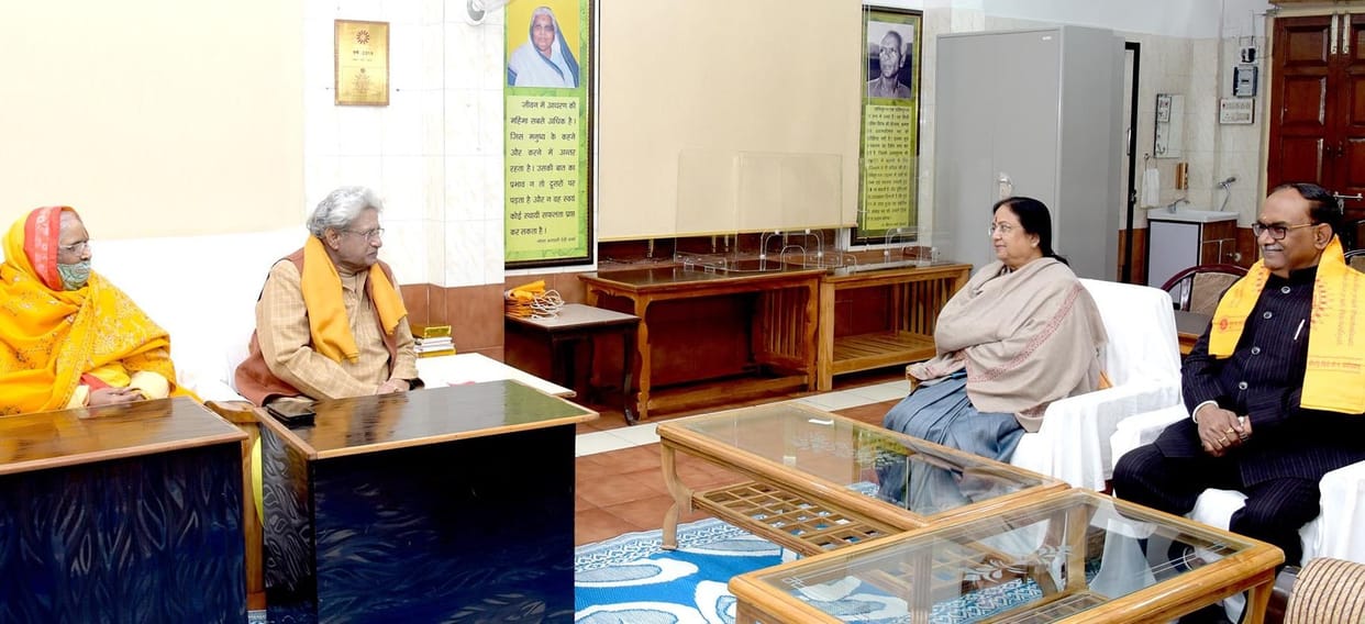 Former Governor Baby Rani Maurya met Pranav Pandya