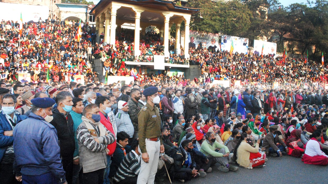 Long distance buses fail, passengers upset in bus stand