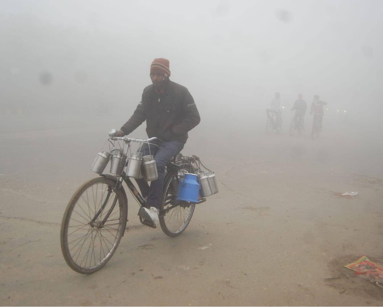Fog in the morning, the mercury dropped in the evening due to drizzle, people chilled by the cold