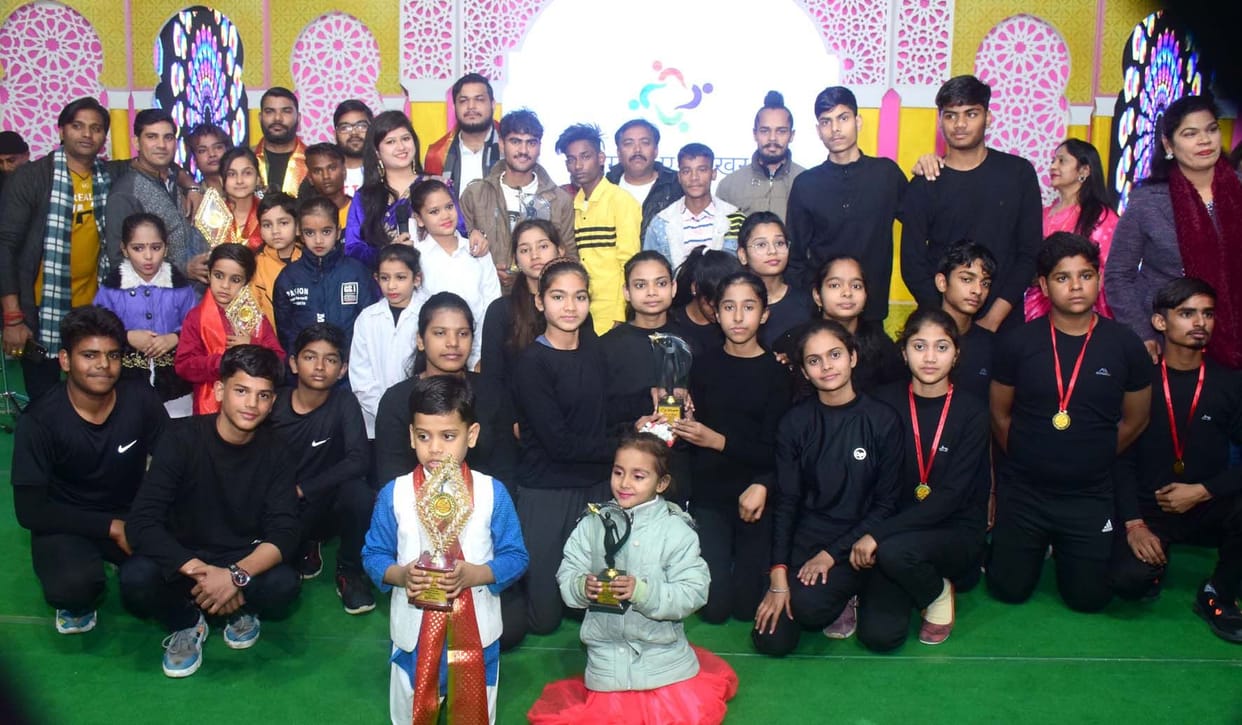 Aligarh: There was a confluence of music, voice and style in the exhibition